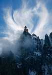 [A crown of clouds over the Requin, 2 kb]